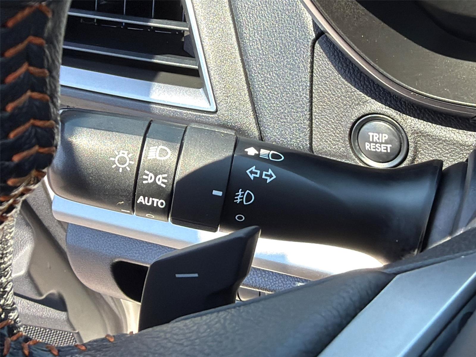 Used 2022 Crystal White Pearl Subaru Limited image 41