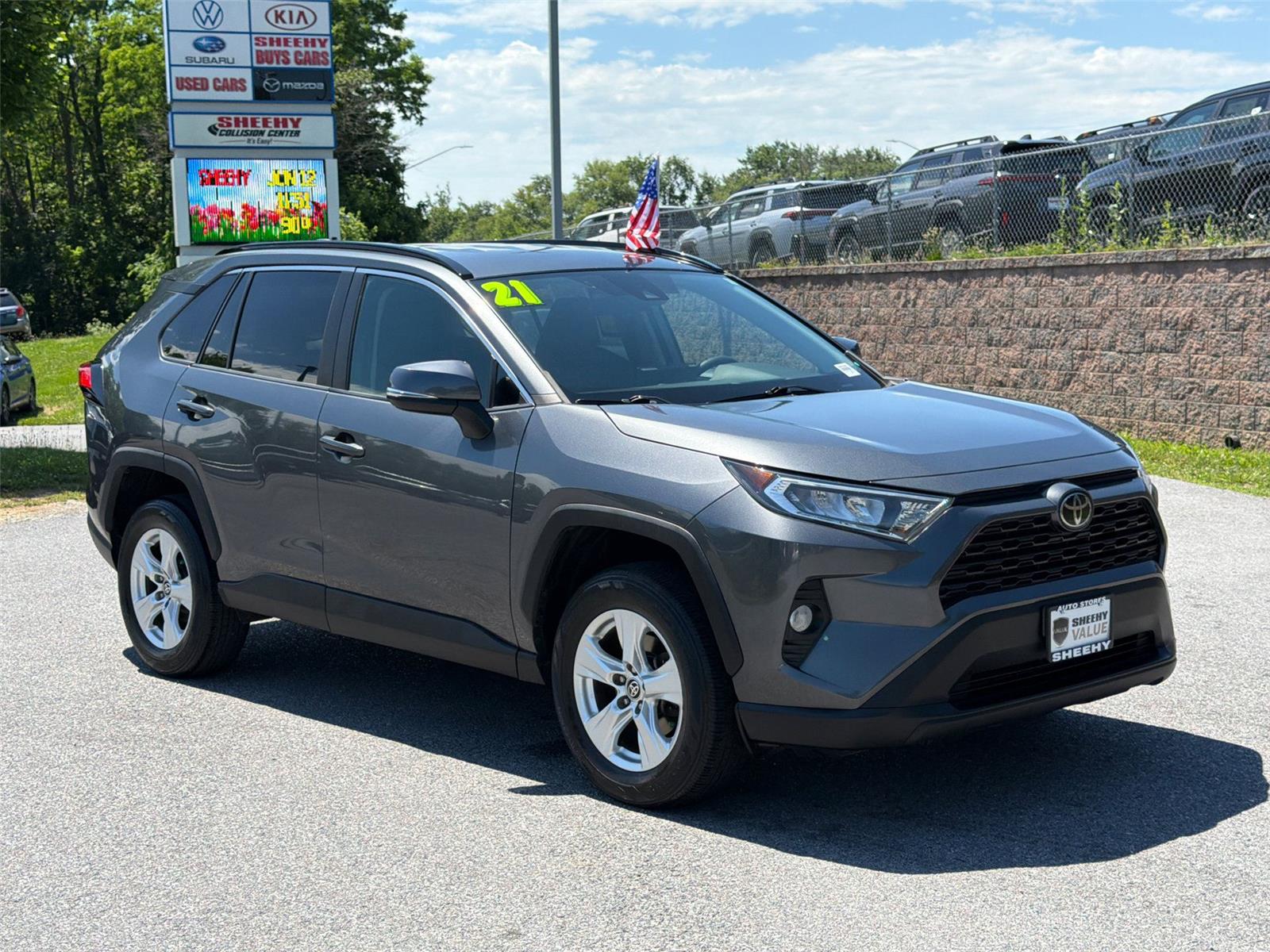 Magnetic Gray Metallic 2021 Toyota RAV4 XLE FWD SUV / Crossover Front-Wheel Drive Automatic
