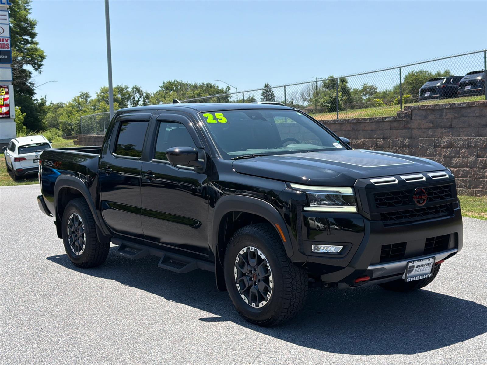 Super Black 2025 Nissan Frontier Pickup Truck Four-Wheel Drive Automatic