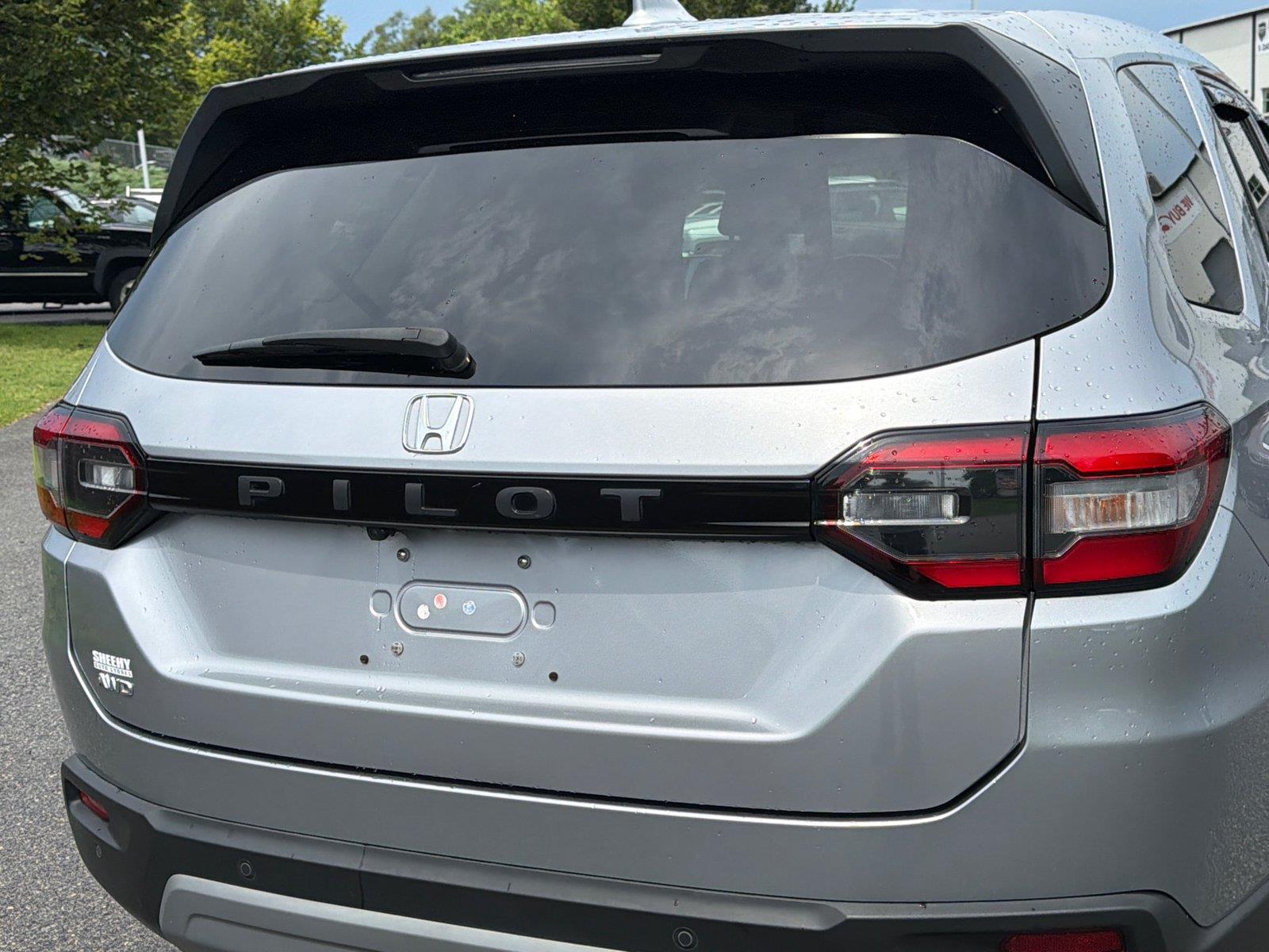 Used 2025 Lunar Silver Metallic Honda EX-L image 26