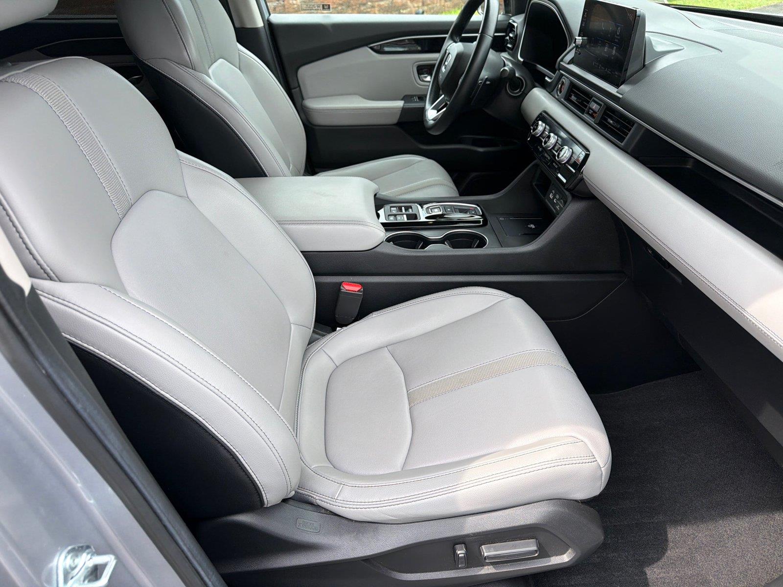 Used 2025 Lunar Silver Metallic Honda EX-L image 29