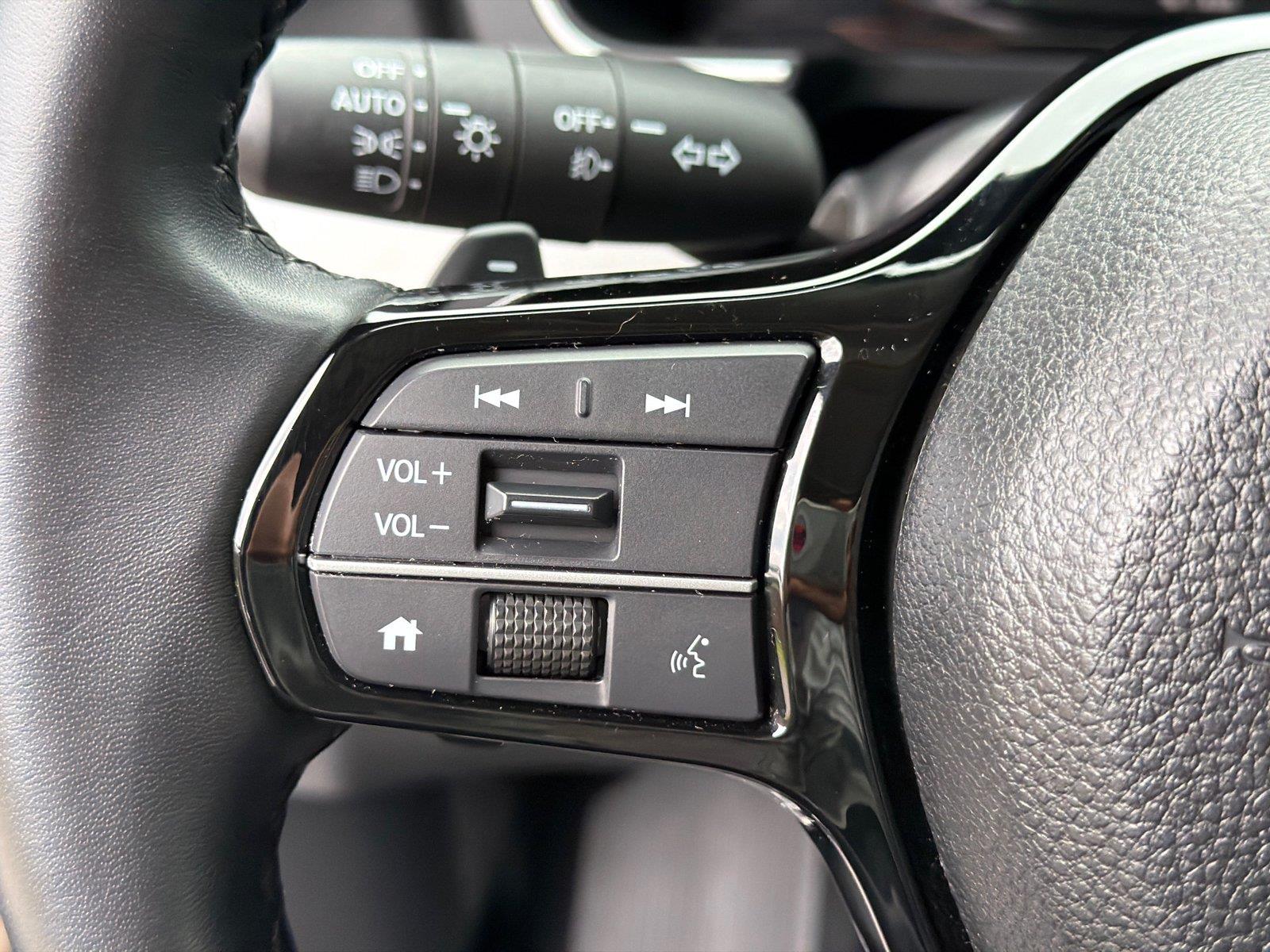 Used 2025 Lunar Silver Metallic Honda EX-L image 37