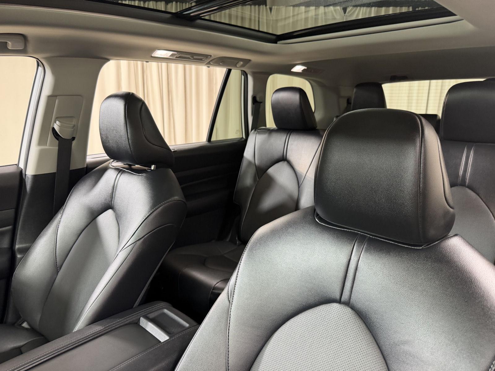 Used 2025 Wind Chill Pearl Toyota XLE image 31