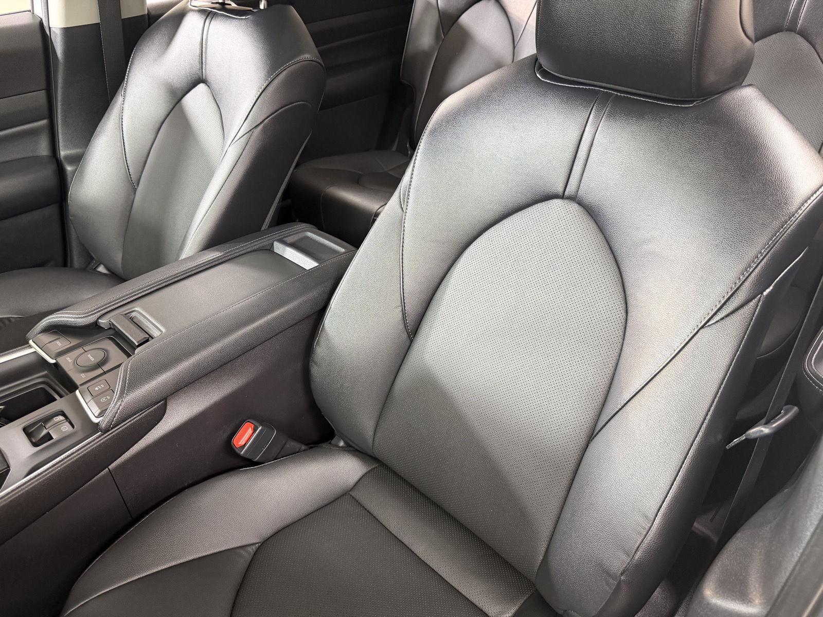 Used 2025 Wind Chill Pearl Toyota XLE image 23