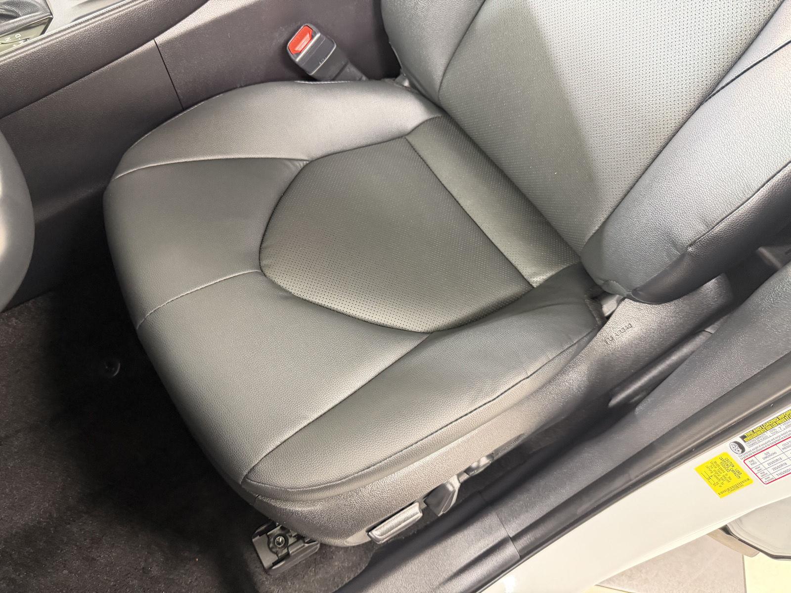 Used 2025 Wind Chill Pearl Toyota XLE image 32