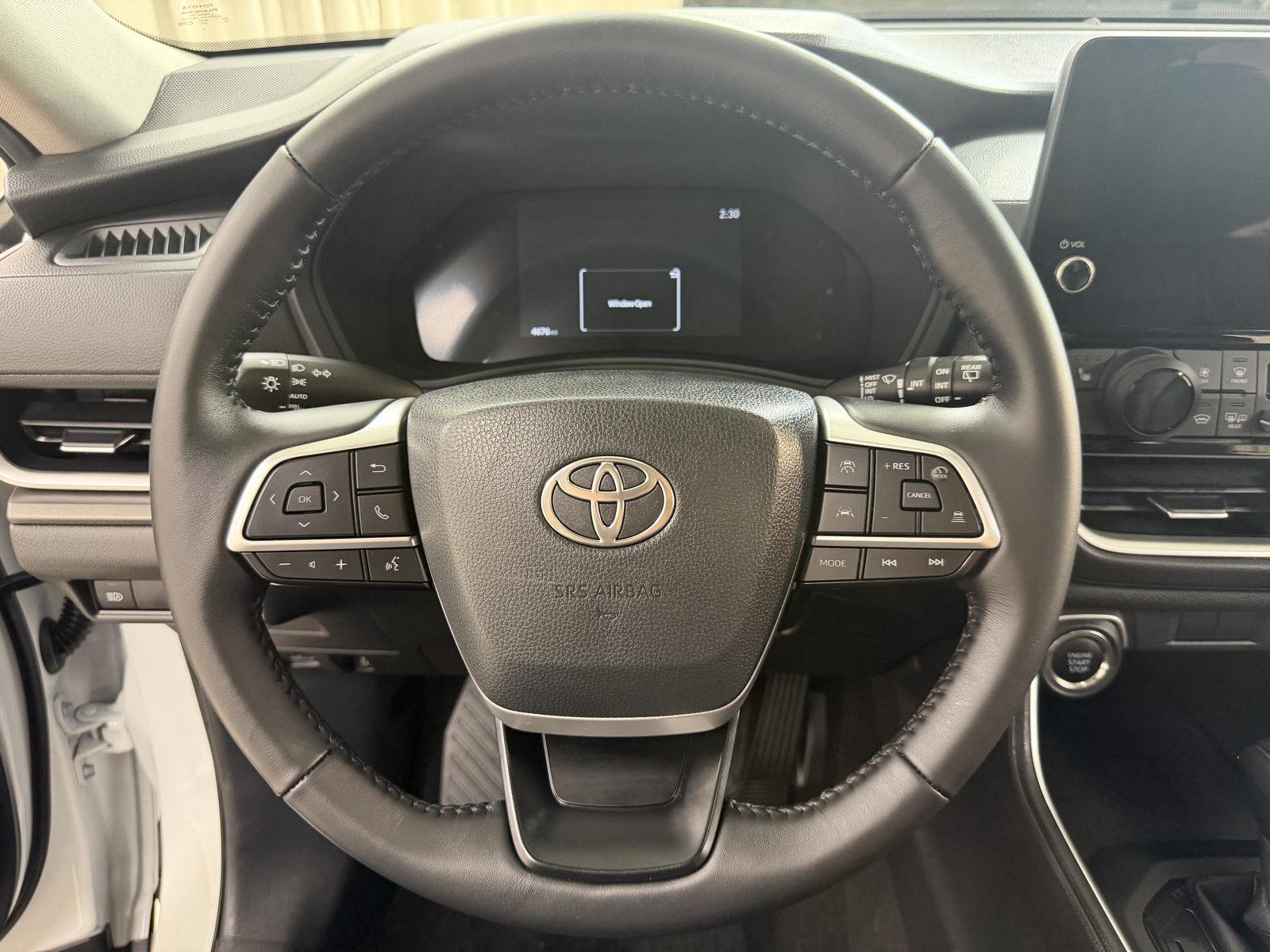 Used 2025 Wind Chill Pearl Toyota XLE image 17
