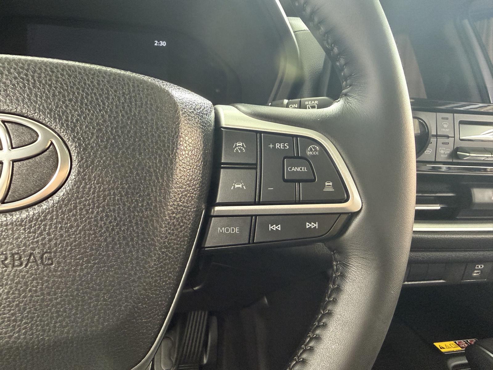 Used 2025 Wind Chill Pearl Toyota XLE image 26