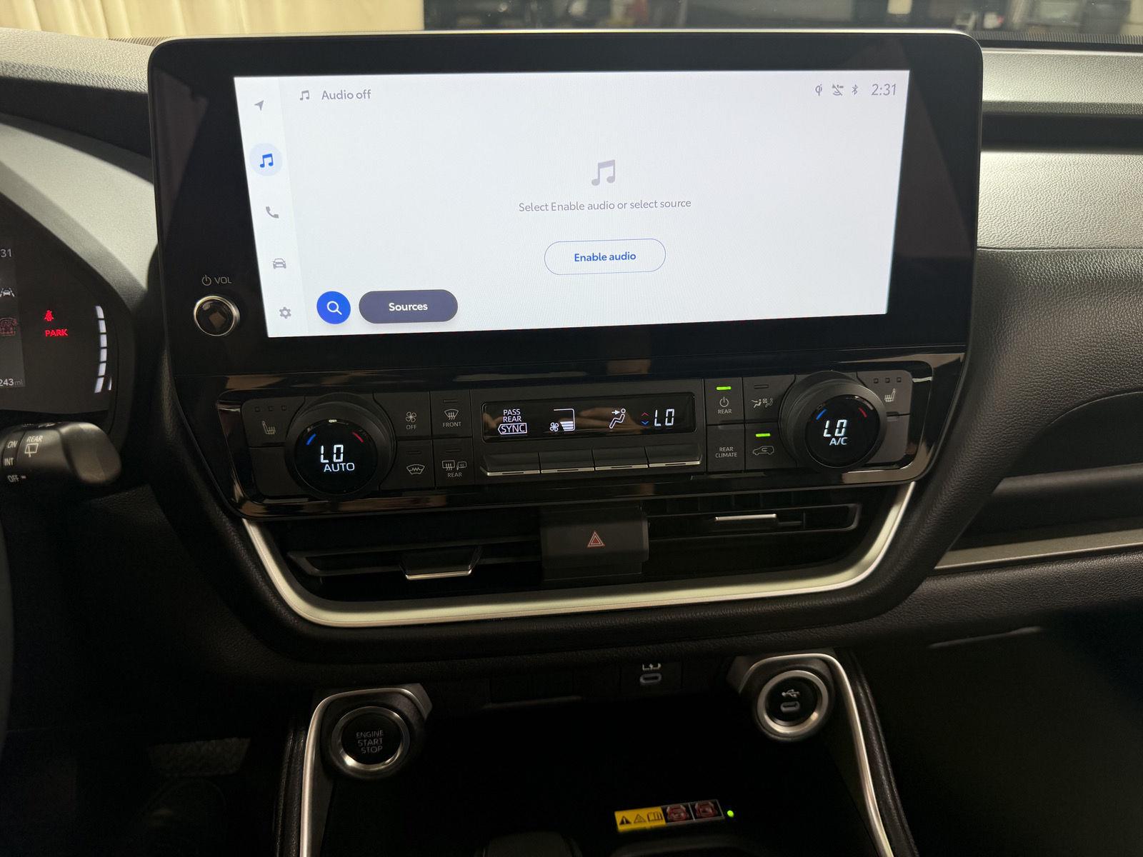 Used 2025 Wind Chill Pearl Toyota XLE image 20