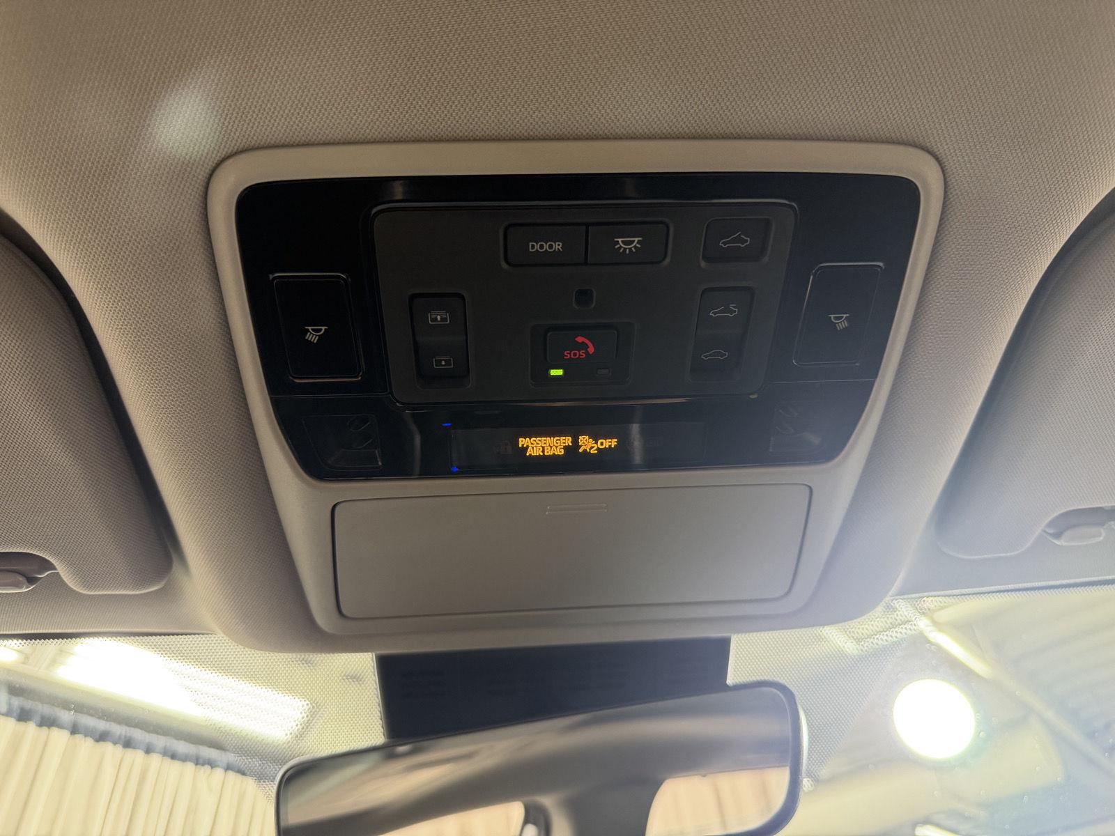 Used 2025 Wind Chill Pearl Toyota XLE image 27