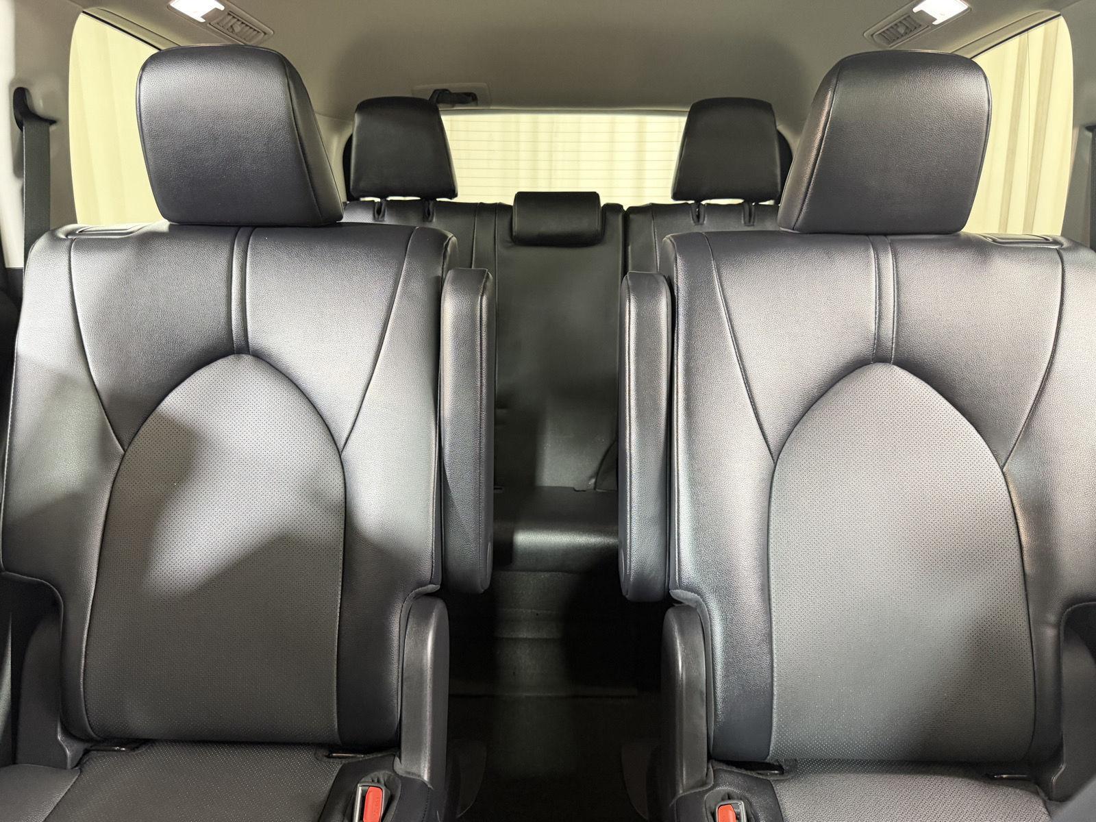 Used 2025 Wind Chill Pearl Toyota XLE image 34