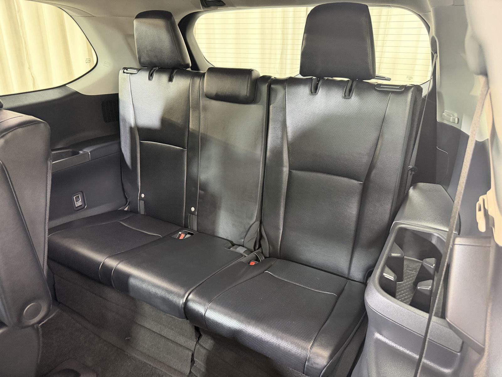 Used 2025 Wind Chill Pearl Toyota XLE image 37