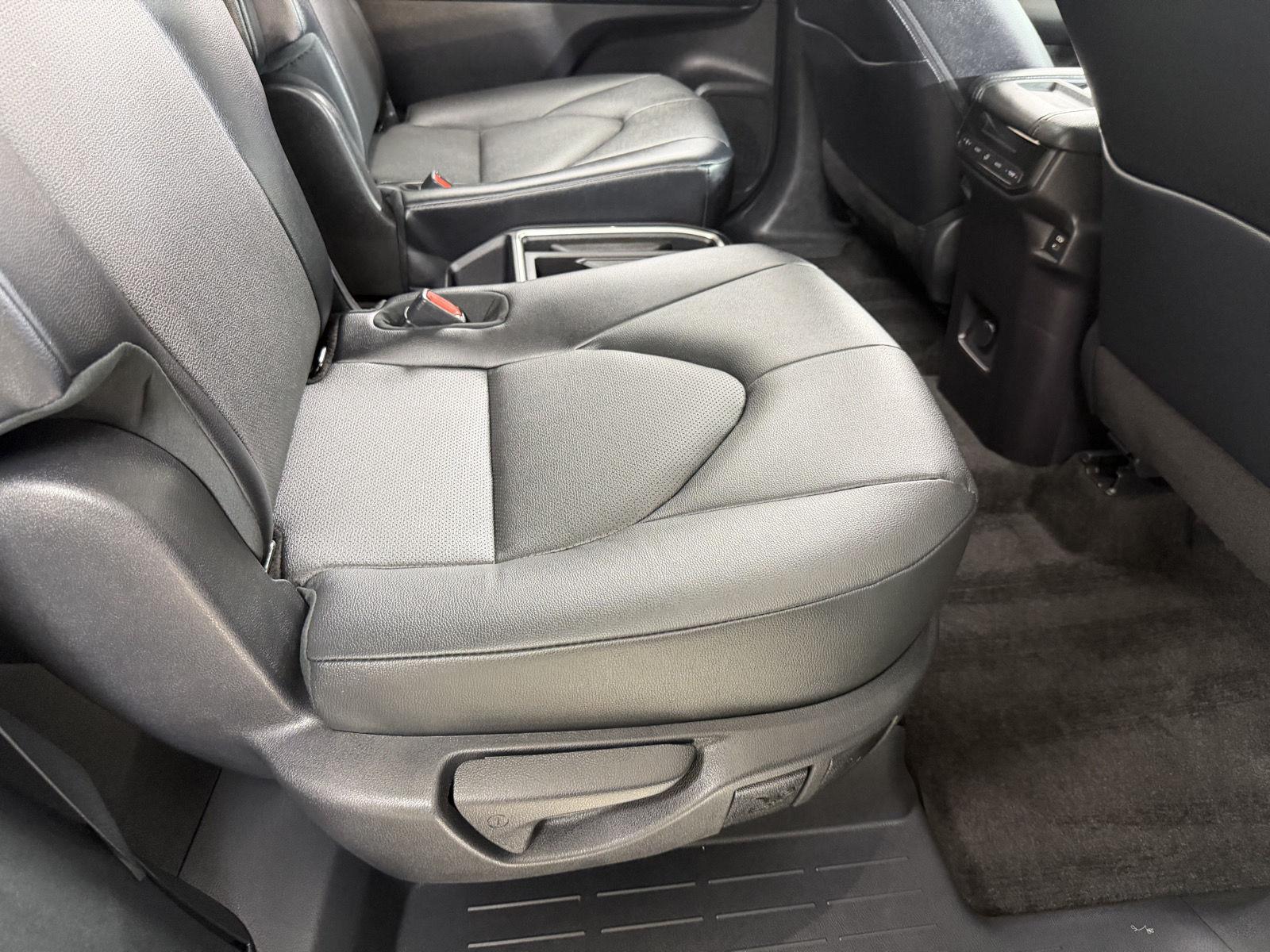 Used 2025 Wind Chill Pearl Toyota XLE image 39