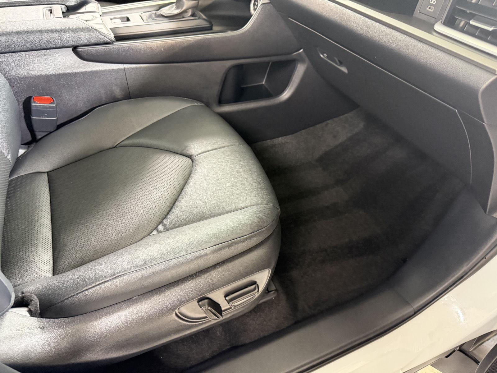 Used 2025 Wind Chill Pearl Toyota XLE image 42