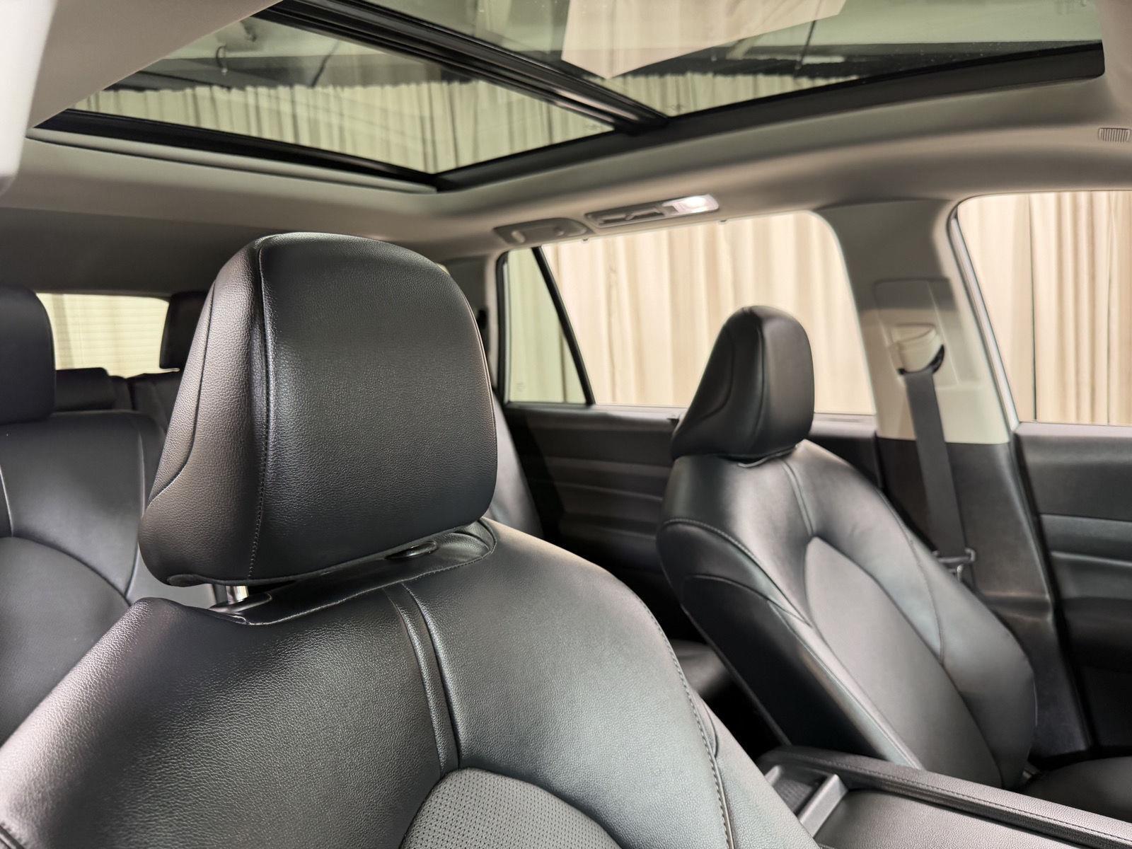 Used 2025 Wind Chill Pearl Toyota XLE image 43