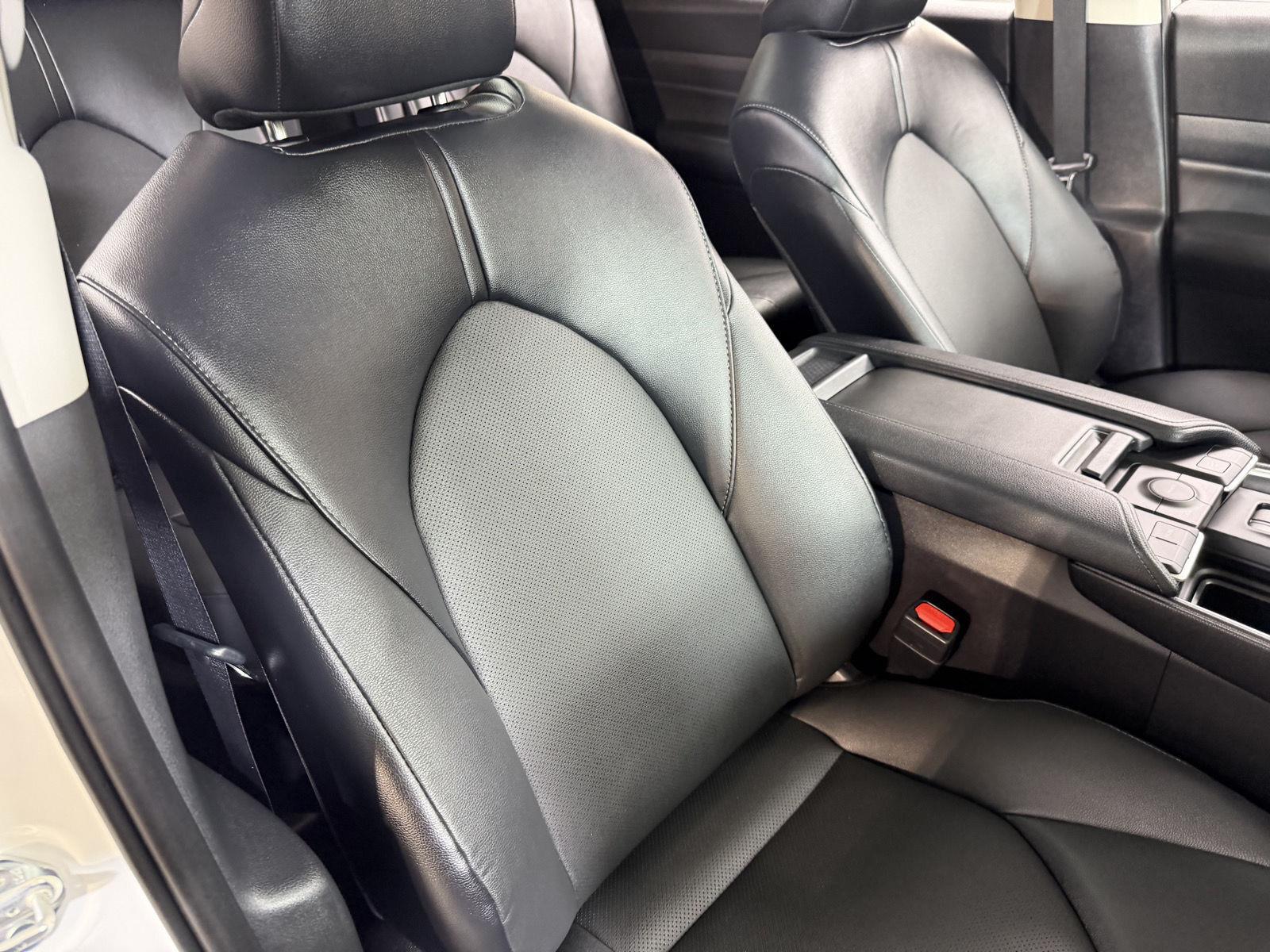 Used 2025 Wind Chill Pearl Toyota XLE image 44