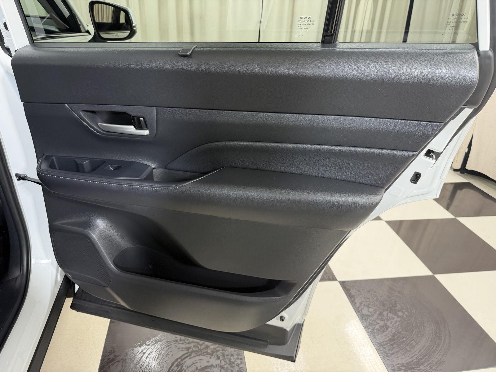 Used 2025 Wind Chill Pearl Toyota XLE image 29