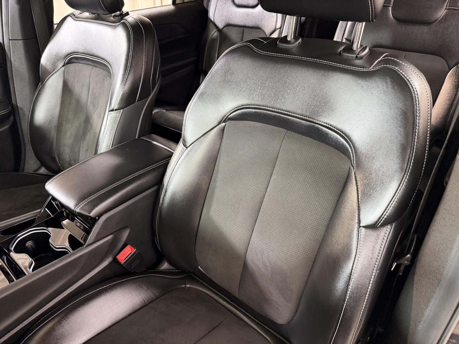 Used 2023 Baltic Gray Metallic Clearcoat Jeep Altitude image 27