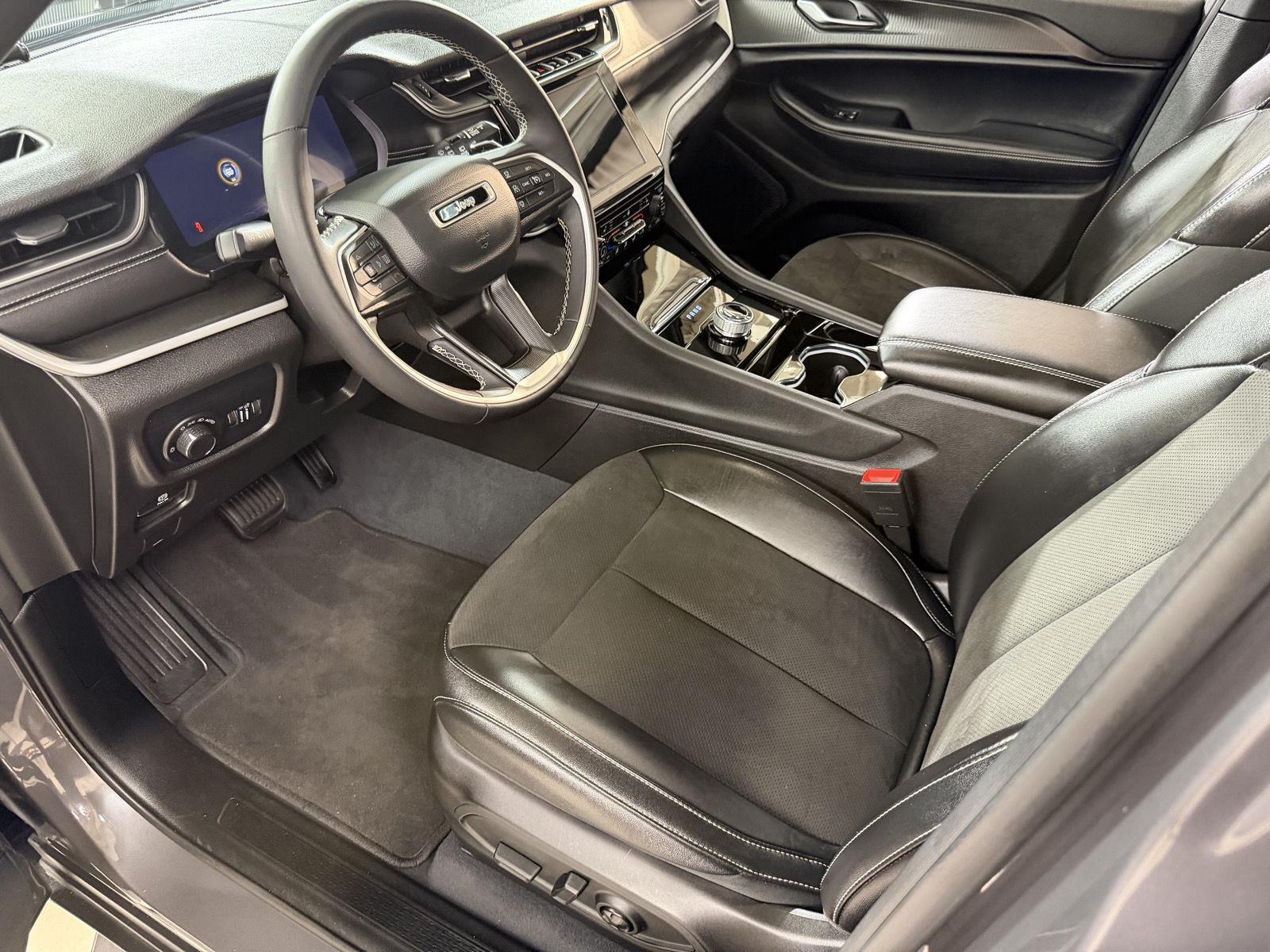 Used 2023 Baltic Gray Metallic Clearcoat Jeep Altitude image 9