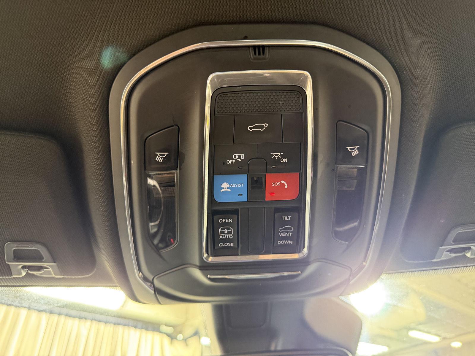 Used 2023 Baltic Gray Metallic Clearcoat Jeep Altitude image 23
