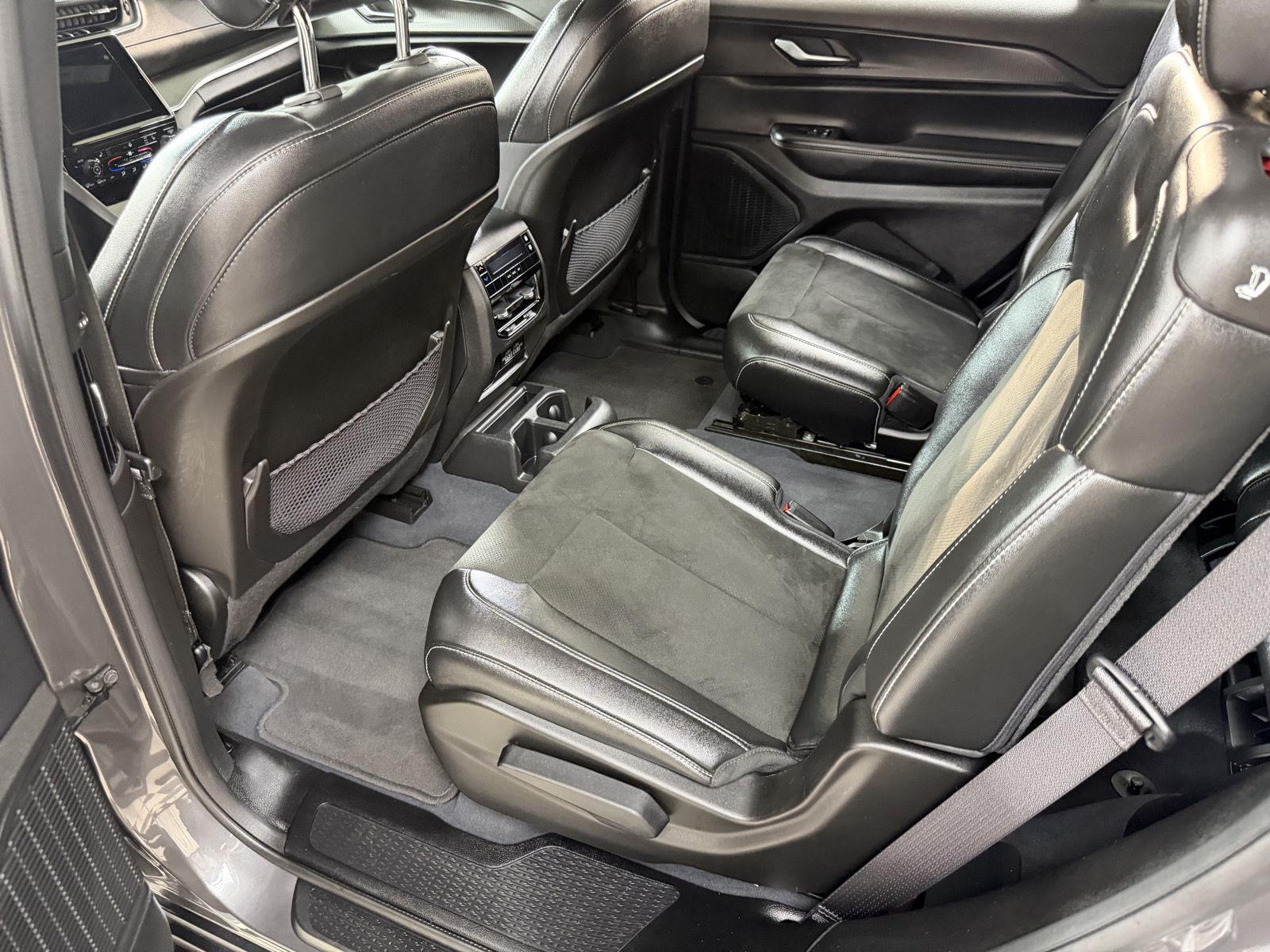 Used 2023 Baltic Gray Metallic Clearcoat Jeep Altitude image 7