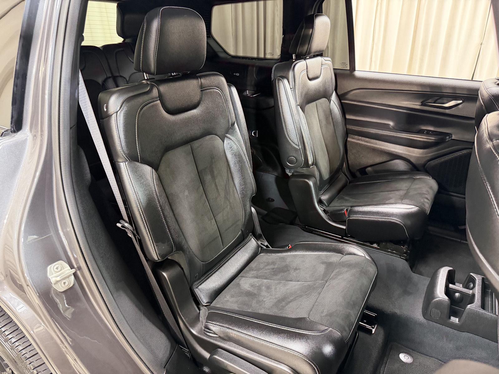 Used 2023 Baltic Gray Metallic Clearcoat Jeep Altitude image 40