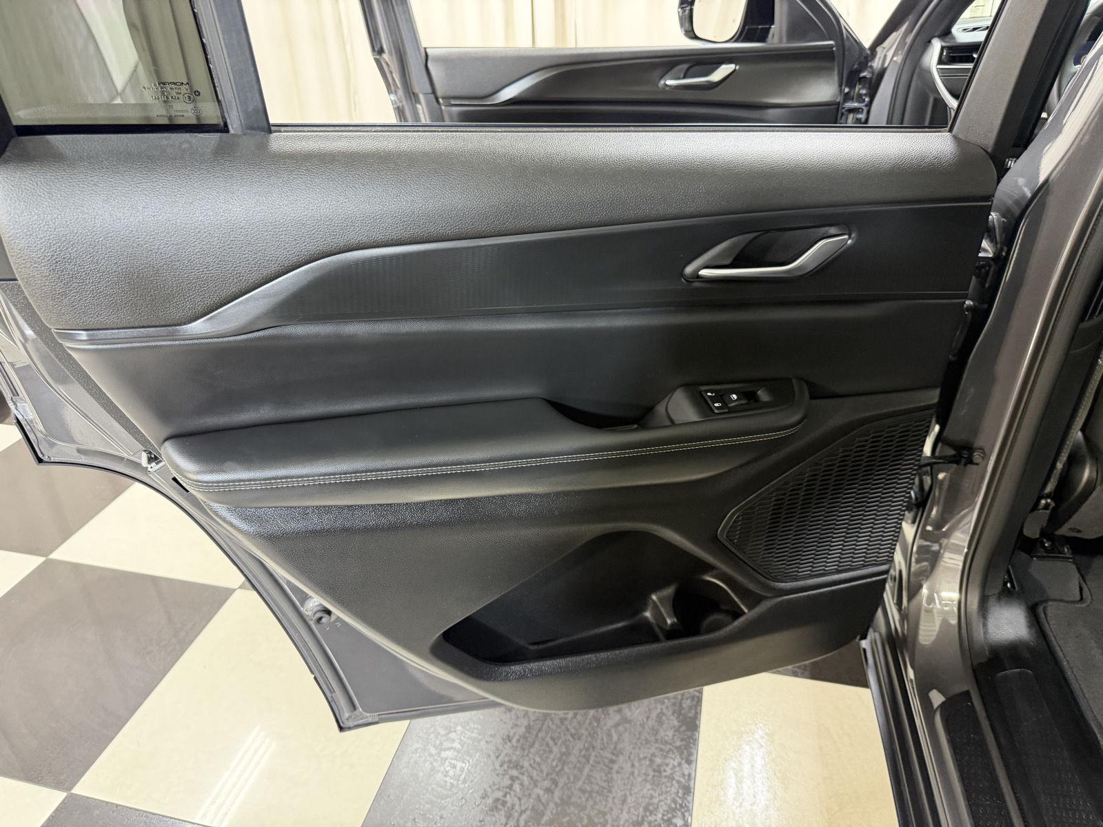Used 2023 Baltic Gray Metallic Clearcoat Jeep Altitude image 49