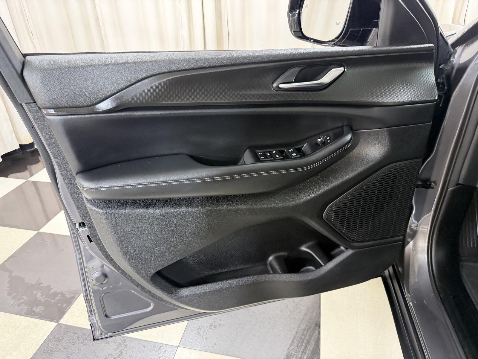 Used 2023 Baltic Gray Metallic Clearcoat Jeep Altitude image 50
