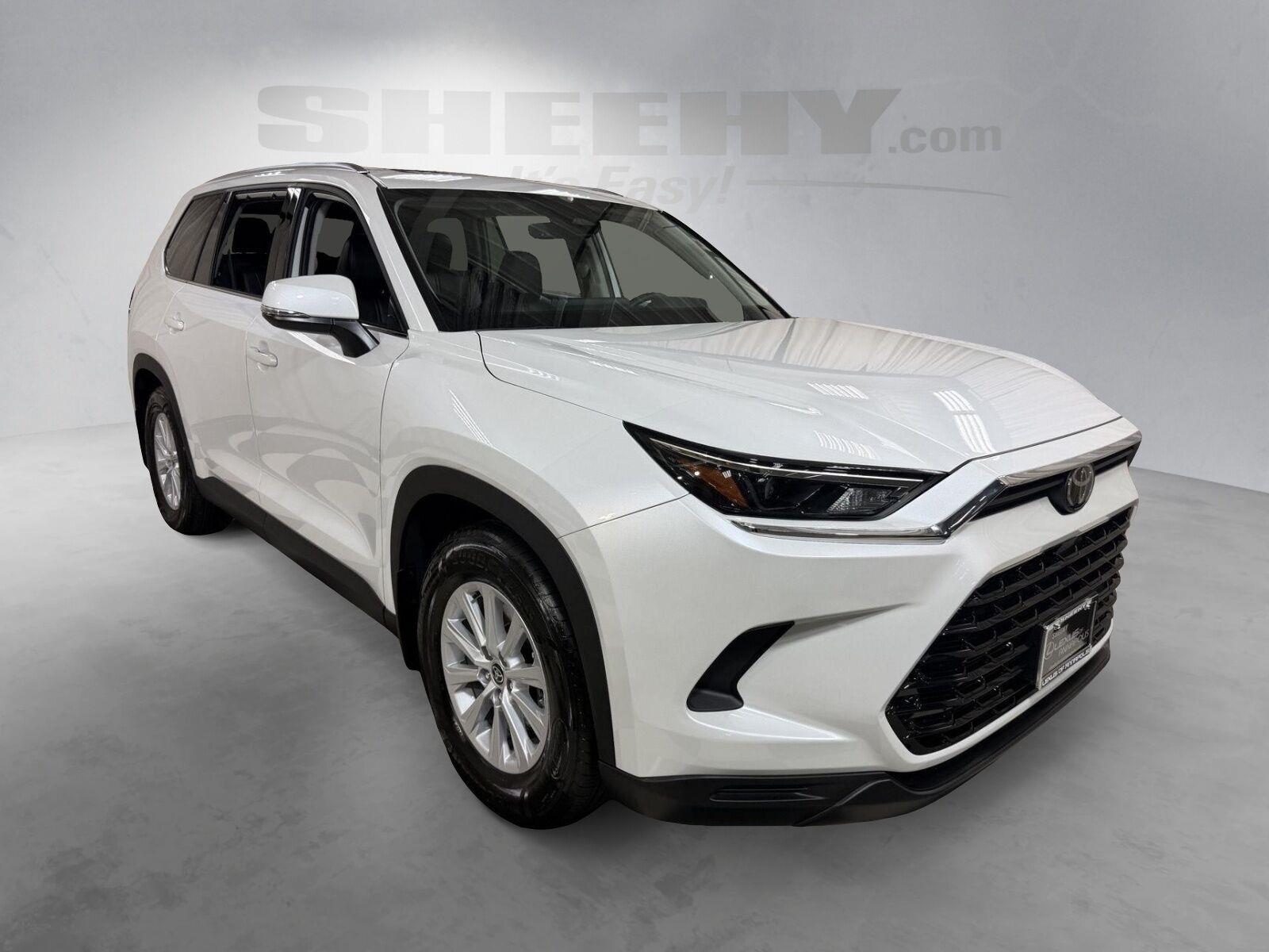 Used 2025 Wind Chill Pearl Toyota XLE image 2