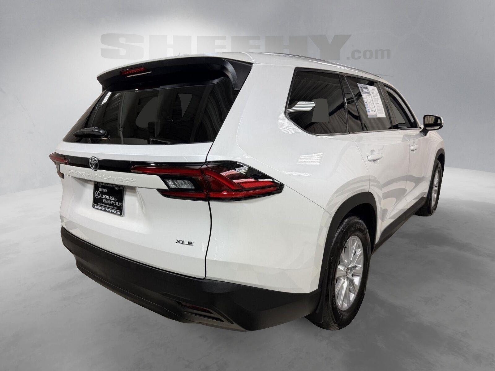Used 2025 Wind Chill Pearl Toyota XLE image 11