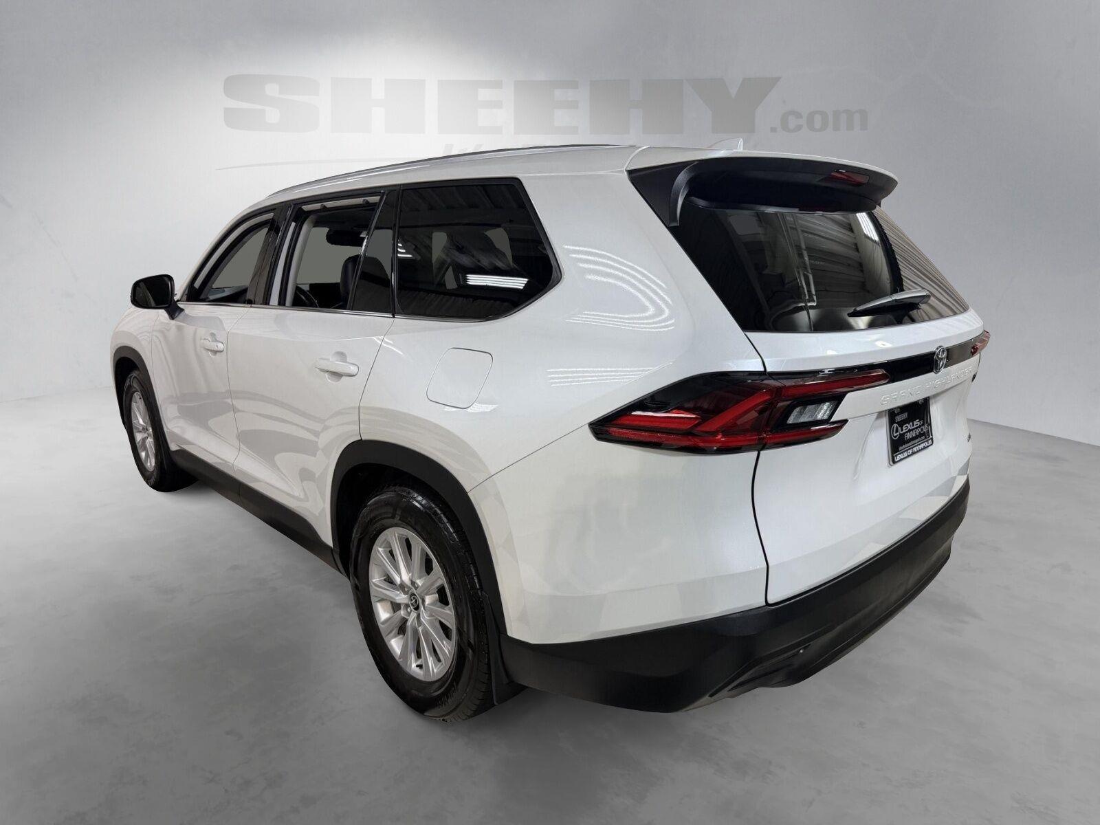 Used 2025 Wind Chill Pearl Toyota XLE image 13