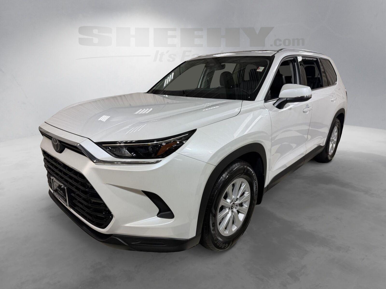 Used 2025 Wind Chill Pearl Toyota XLE image 15