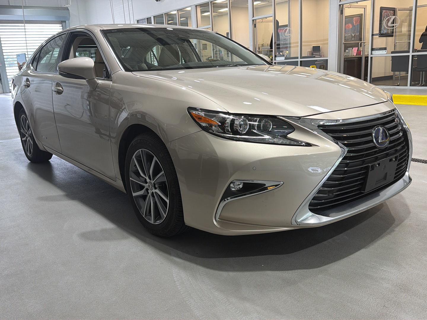 2018 Lexus ES Hybrid  Sedán Tracción delantera Transmisión variable continua
