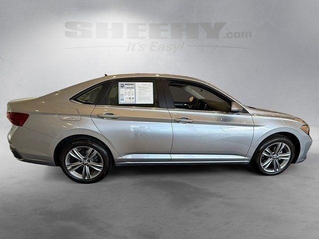 Used 2024 Pyrite Silver Metallic Volkswagen SE image 10