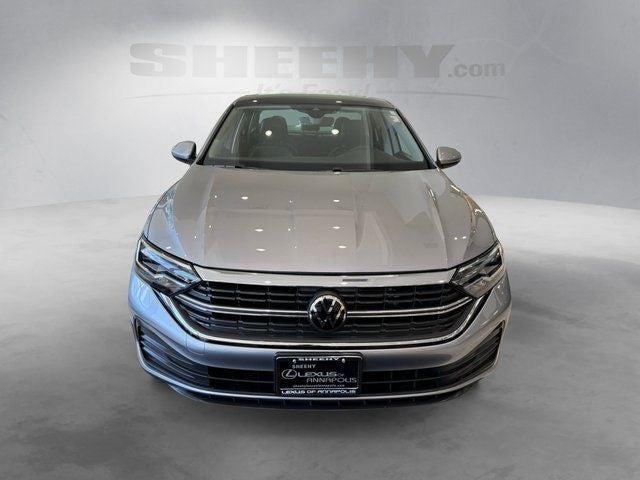 Used 2024 Pyrite Silver Metallic Volkswagen SE image 18