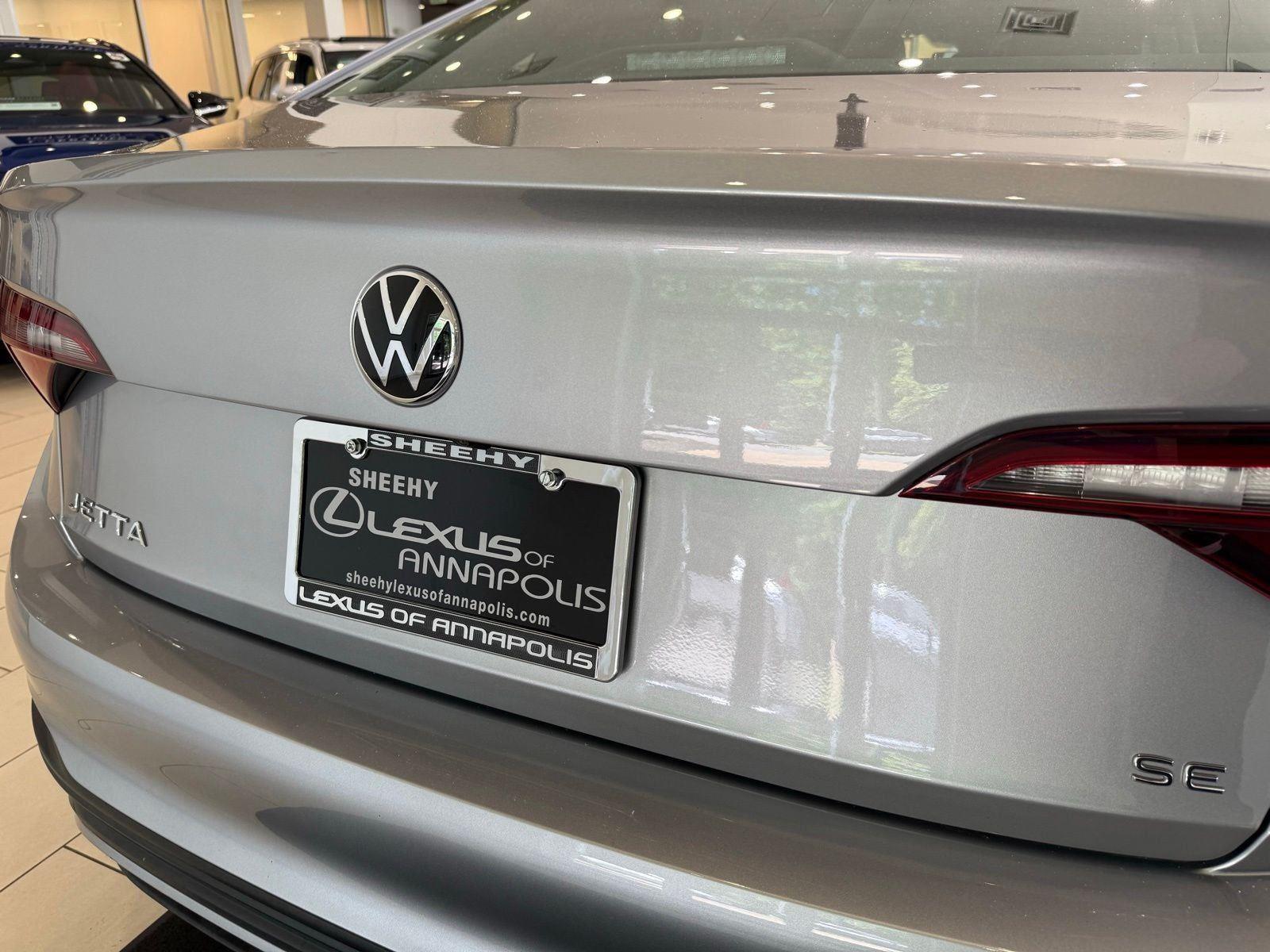 Used 2024 Pyrite Silver Metallic Volkswagen SE image 33