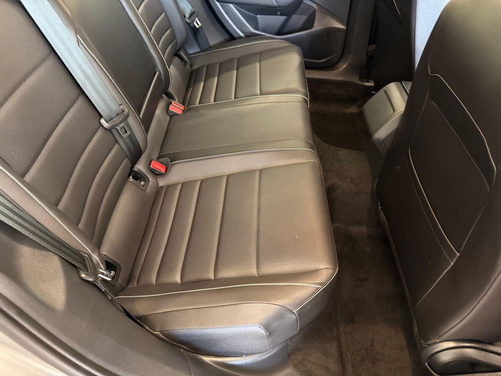 Used 2024 Pyrite Silver Metallic Volkswagen SE image 45