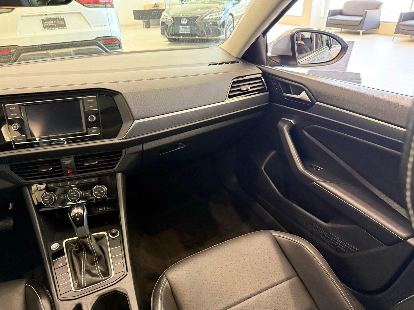 Used 2024 Pyrite Silver Metallic Volkswagen SE image 48