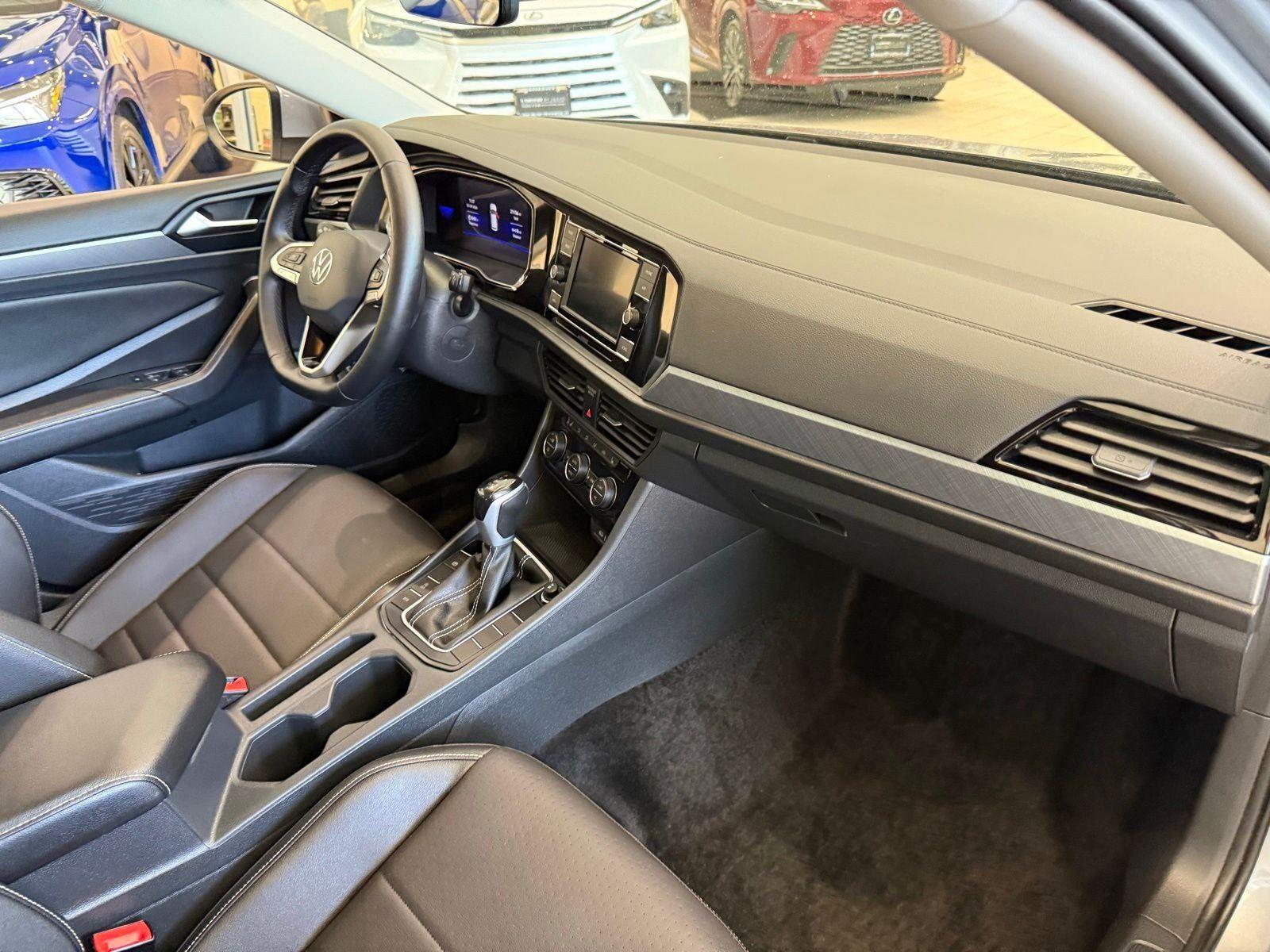 Used 2024 Pyrite Silver Metallic Volkswagen SE image 51