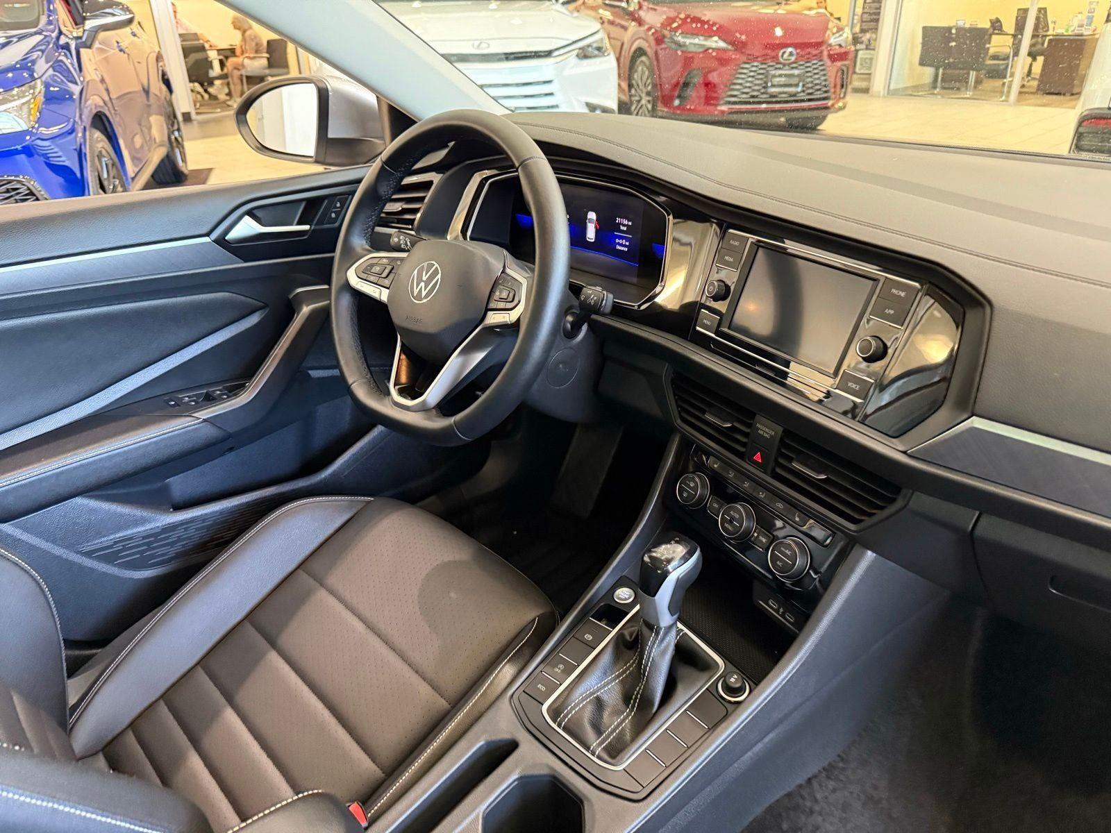 Used 2024 Pyrite Silver Metallic Volkswagen SE image 52