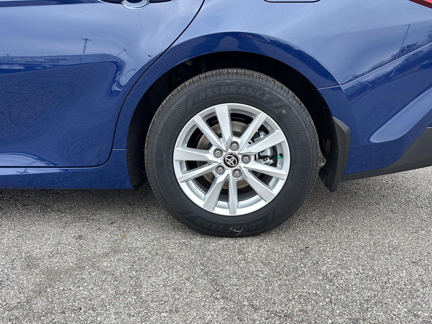 View vehicle photo 7