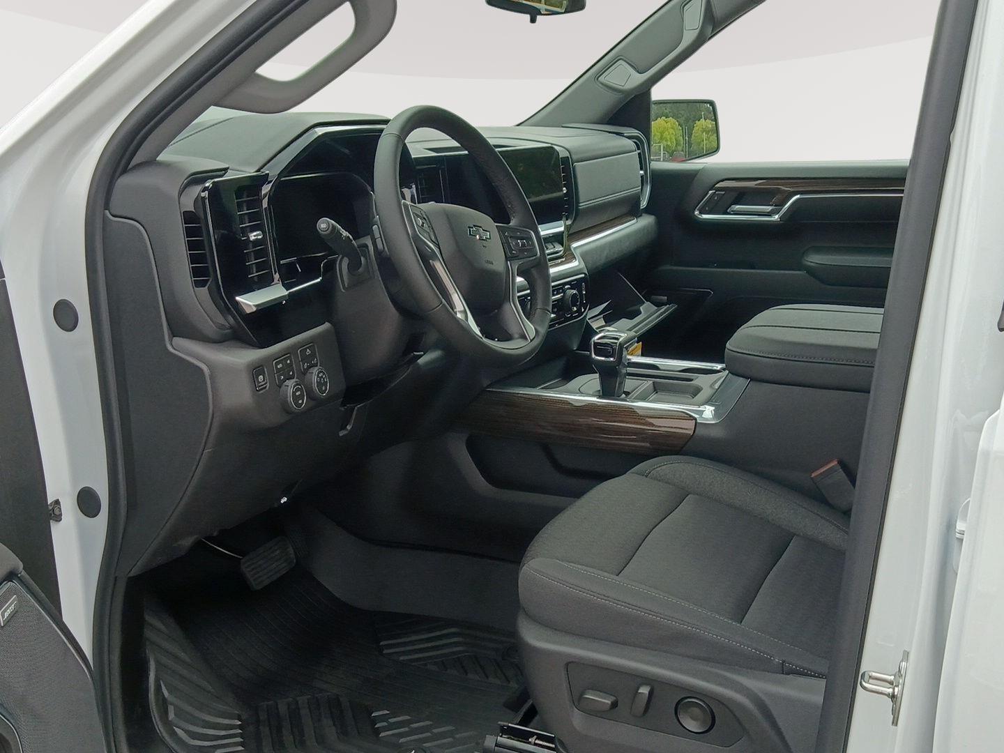 2026 Chevrolet Silverado 1500 LT Trail Boss - Summit White exterior view 13