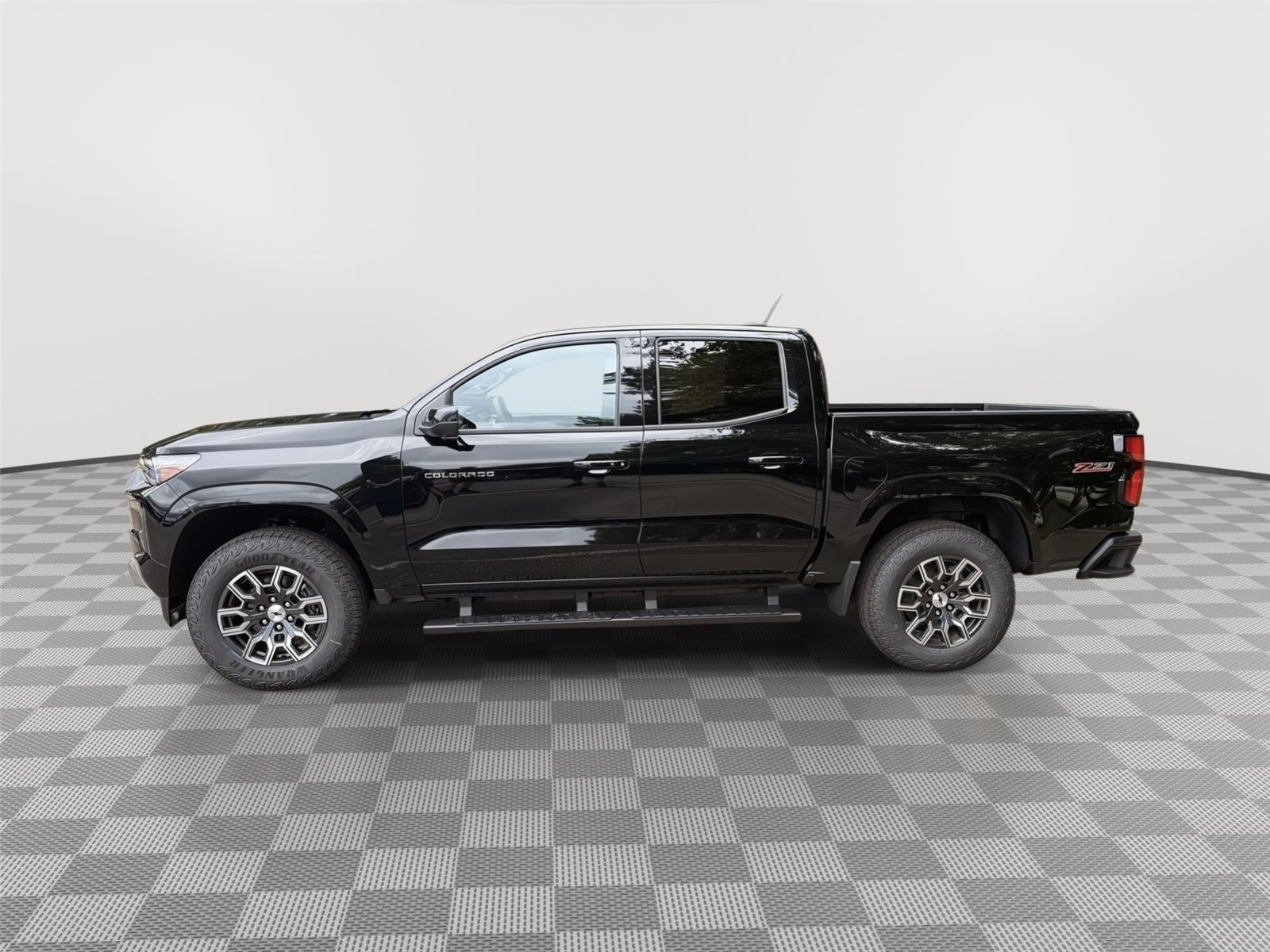 2026 Chevrolet Colorado 4WD Z71 - Black exterior view 2