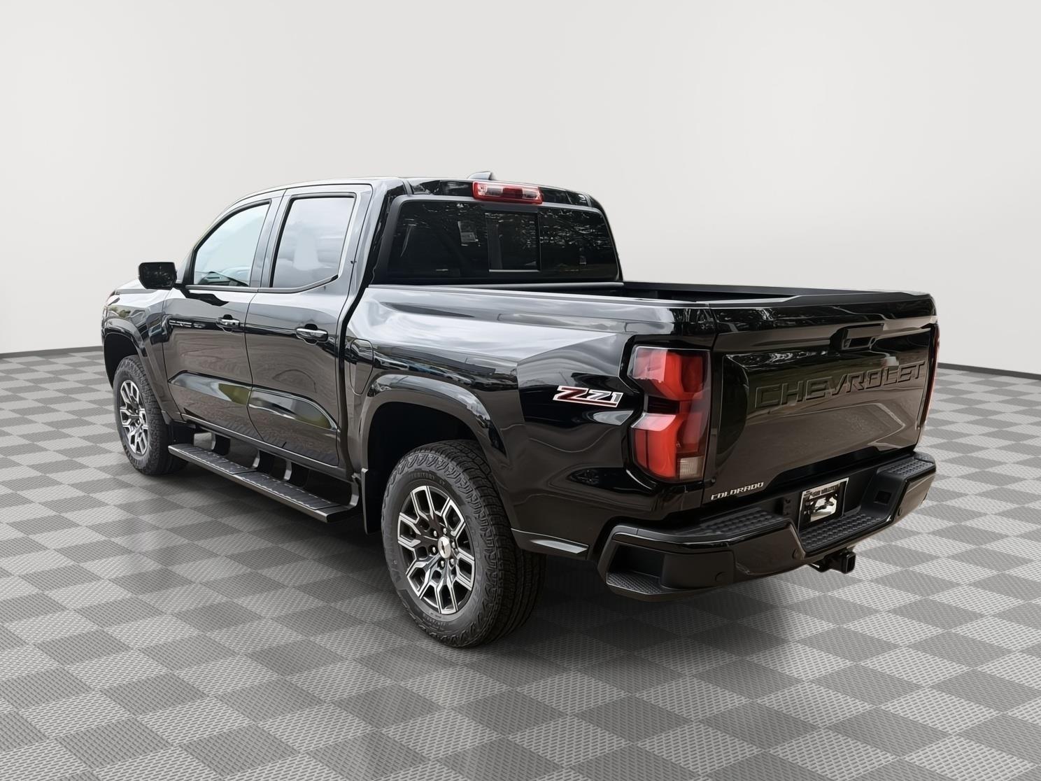 2026 Chevrolet Colorado 4WD Z71 - Black exterior view 3