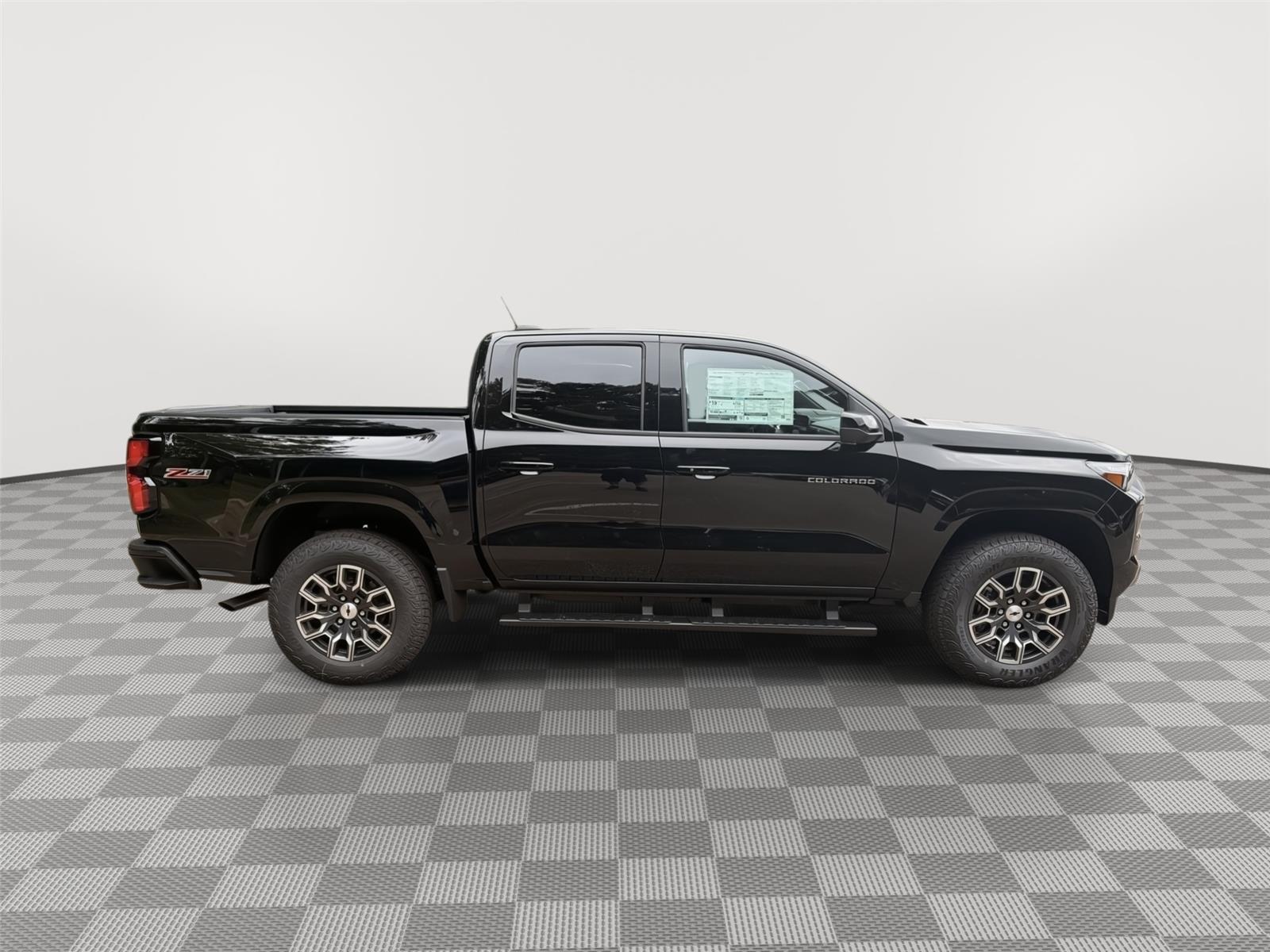 2026 Chevrolet Colorado 4WD Z71 - Black exterior view 6