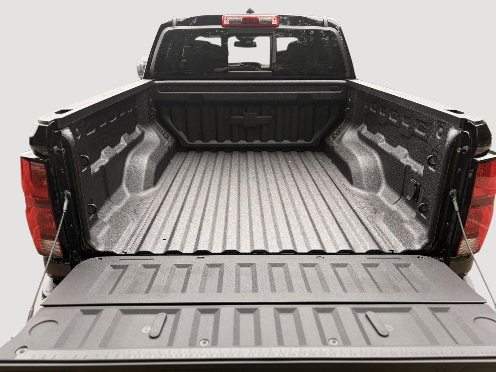 2026 Chevrolet Colorado 4WD Z71 - Black exterior view 9