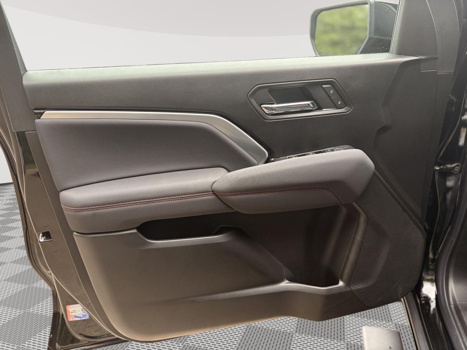 2026 Chevrolet Colorado 4WD Z71 - Black exterior view 10