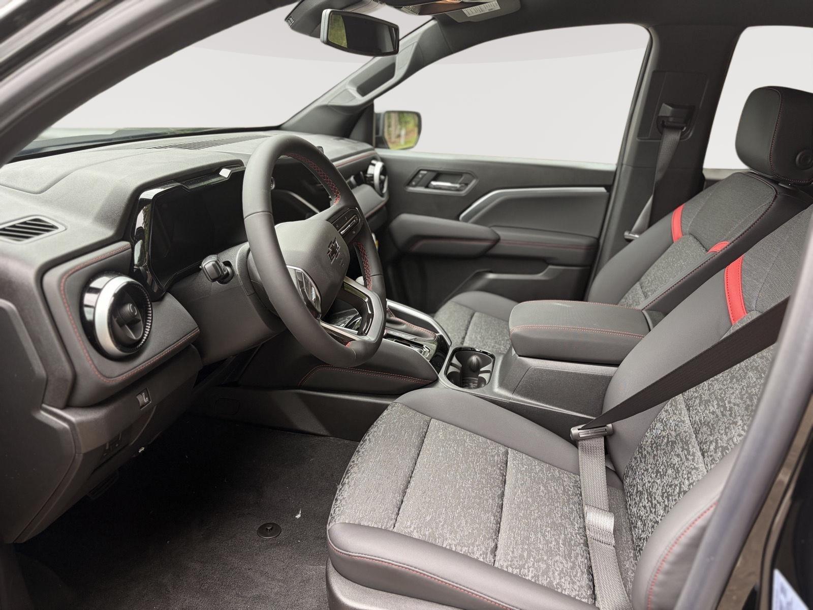 2026 Chevrolet Colorado 4WD Z71 - Black exterior view 11