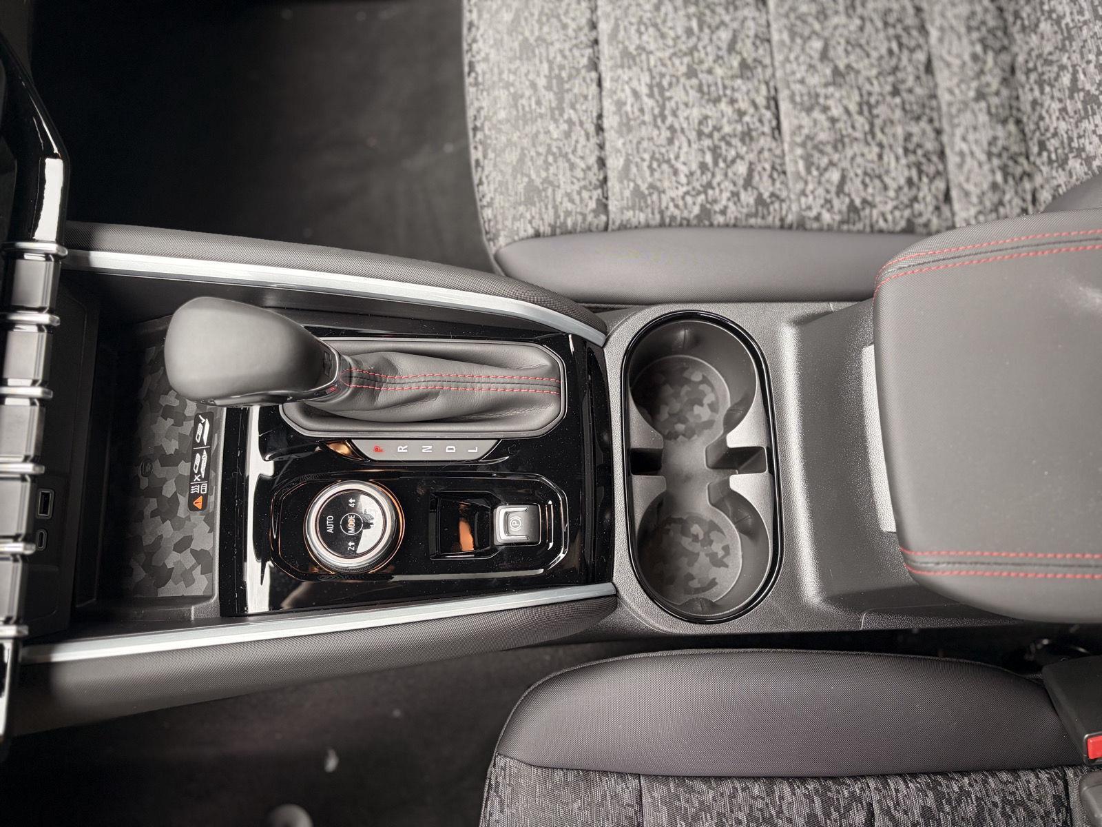 2026 Chevrolet Colorado 4WD Z71 - Black exterior view 12