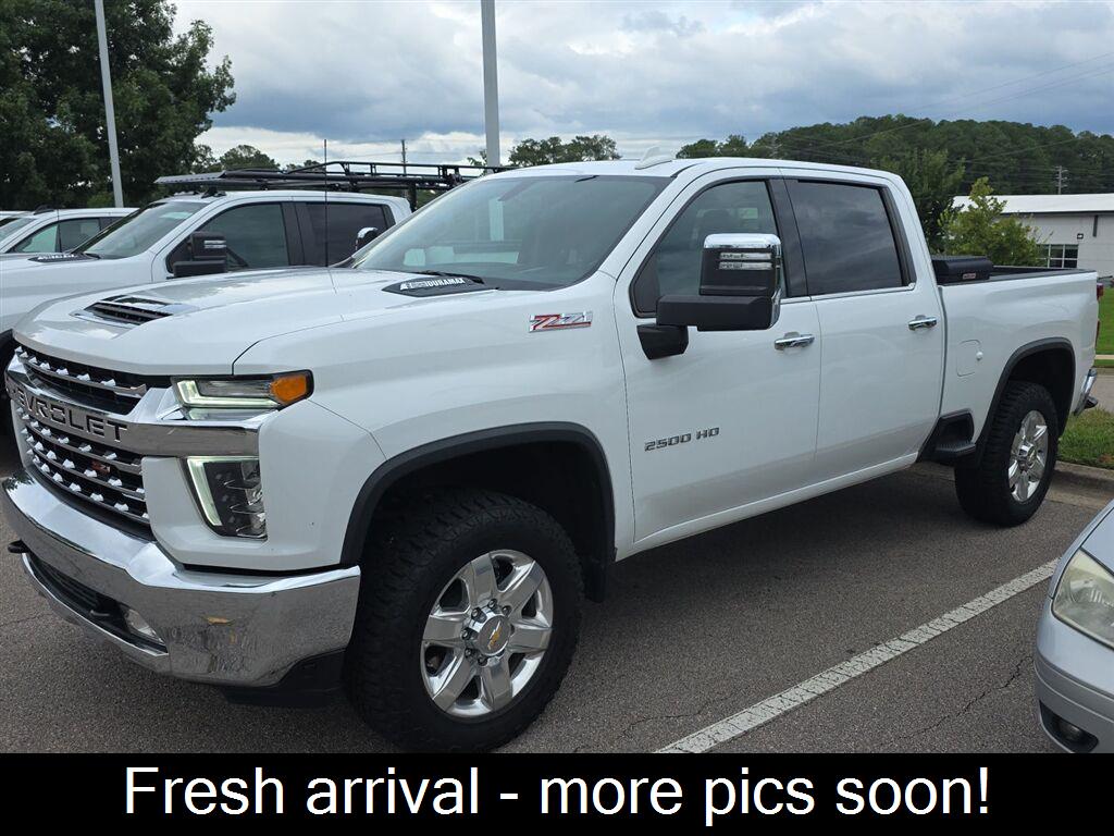 Summit White 2022 Chevrolet Silverado 2500HD Pickup Truck Four-Wheel Drive Automatic