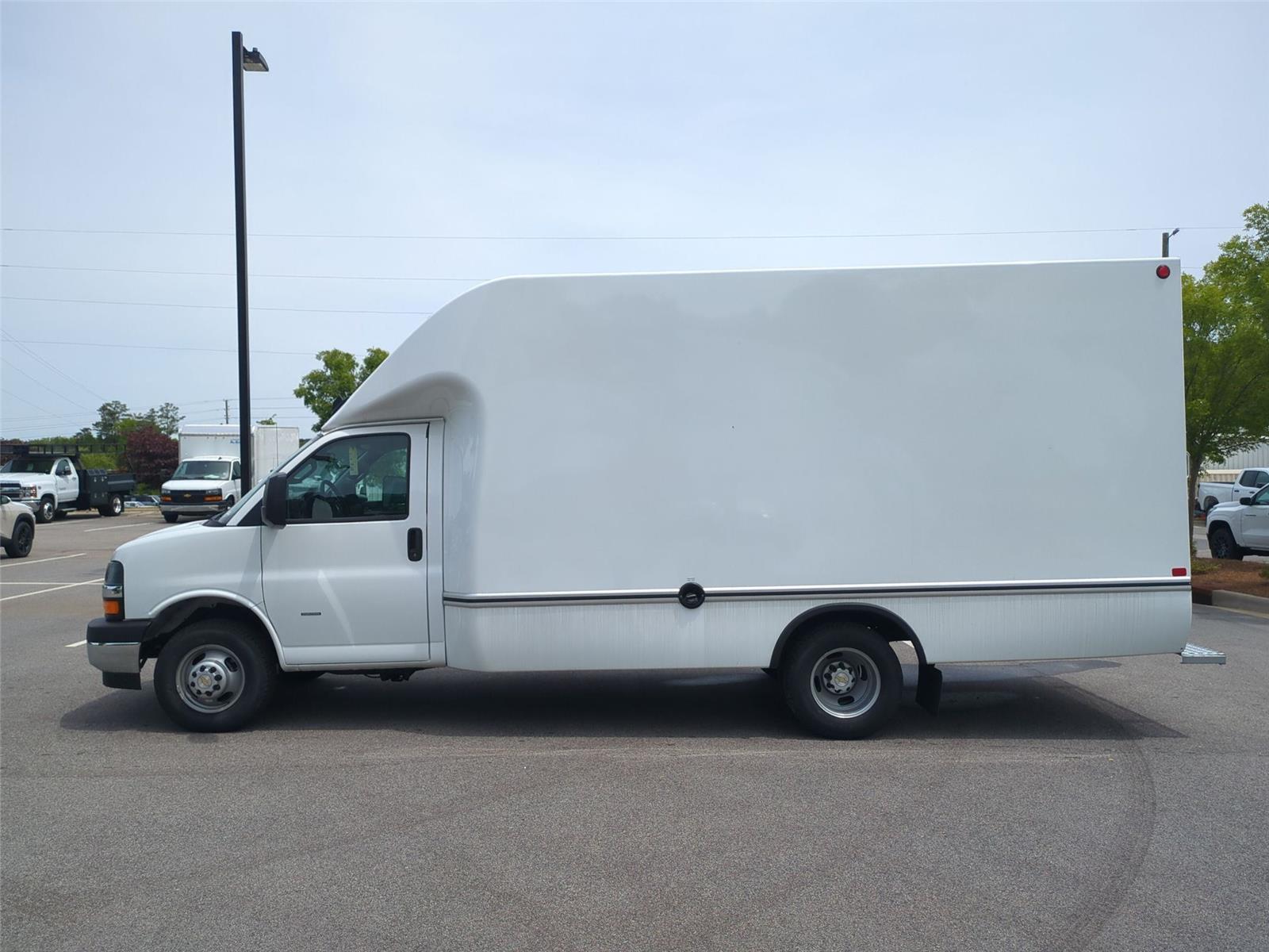 2025 Chevrolet Express Cutaway Work Van - Summit White exterior view 2